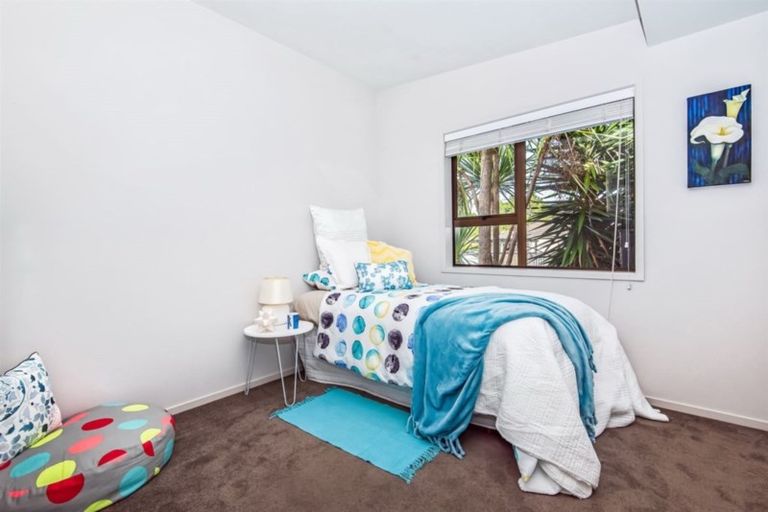 Photo of property in 4/9 Korotaha Terrace, Rothesay Bay, Auckland, 0630