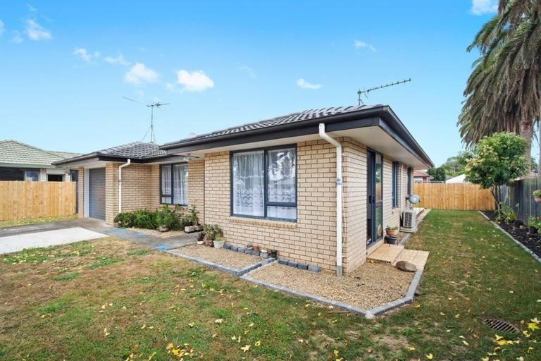Photo of property in 1 Ranch Place, Pukekohe, 2120