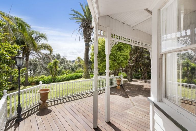 Photo of property in 5 Queen Street, Northcote Point, Auckland, 0627