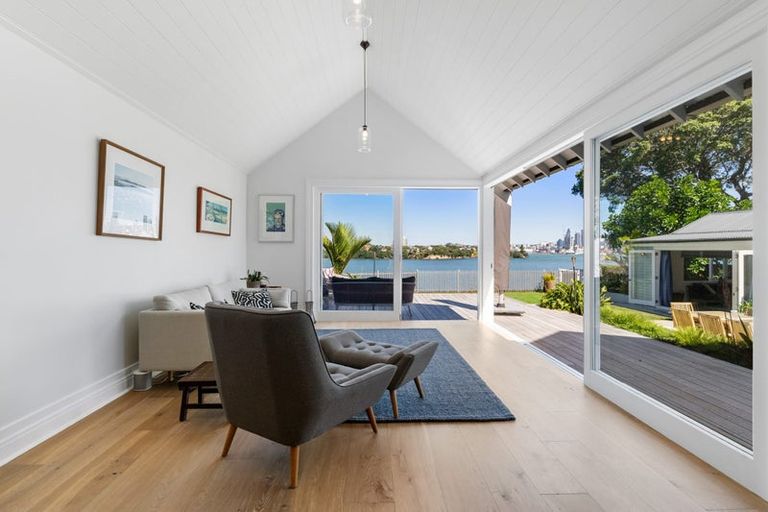 Photo of property in 21 Norwood Road, Bayswater, Auckland, 0622