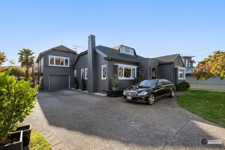 Photo of property in 37 Pohutukawa Street, Woburn, Lower Hutt, 5010