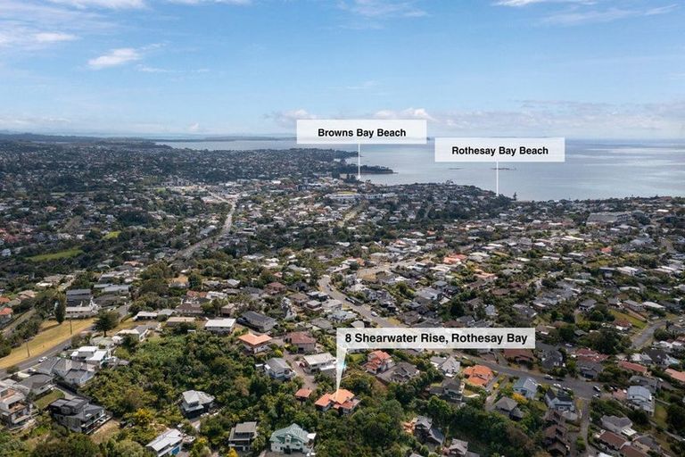 Photo of property in 8 Shearwater Rise, Rothesay Bay, Auckland, 0630