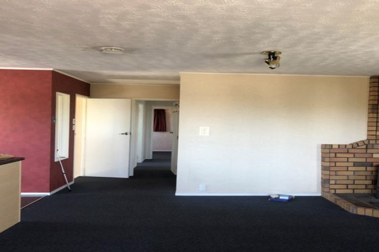 Photo of property in 5 Talavera Place, Te Atatu South, Auckland, 0602