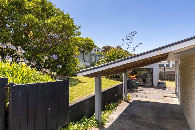 Photo of property in 2 Te Ngaere Place, Merrilands, New Plymouth, 4312