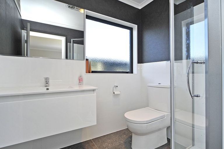 Photo of property in 15 Trump Place, Kelvin Grove, Palmerston North, 4414
