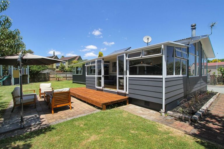 Photo of property in 11 Taihiki Road, Clarks Beach, 2122