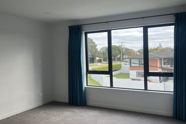 Photo of property in 1 Rae Road, Campbells Bay, Auckland, 0620