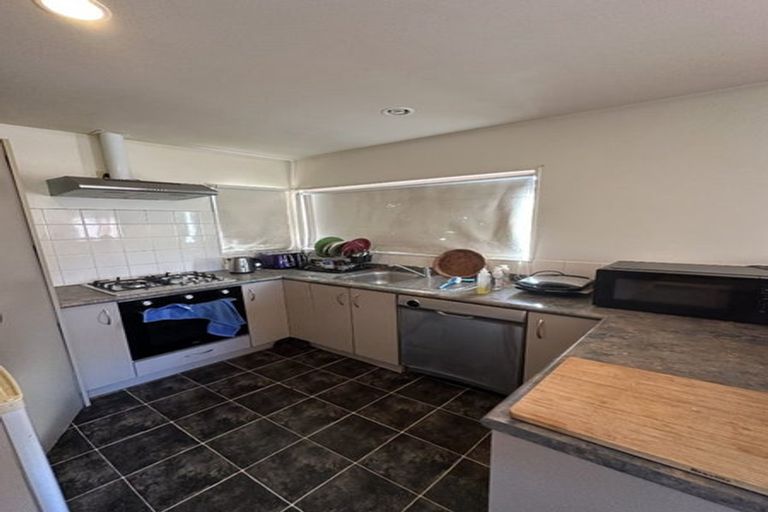 Photo of property in 31 Copplestone Place, New Lynn, Auckland, 0600