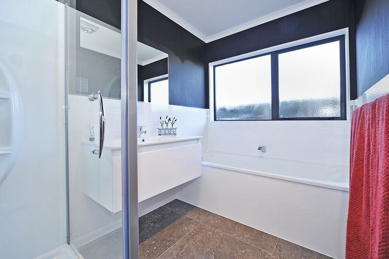 Photo of property in 15 Trump Place, Kelvin Grove, Palmerston North, 4414