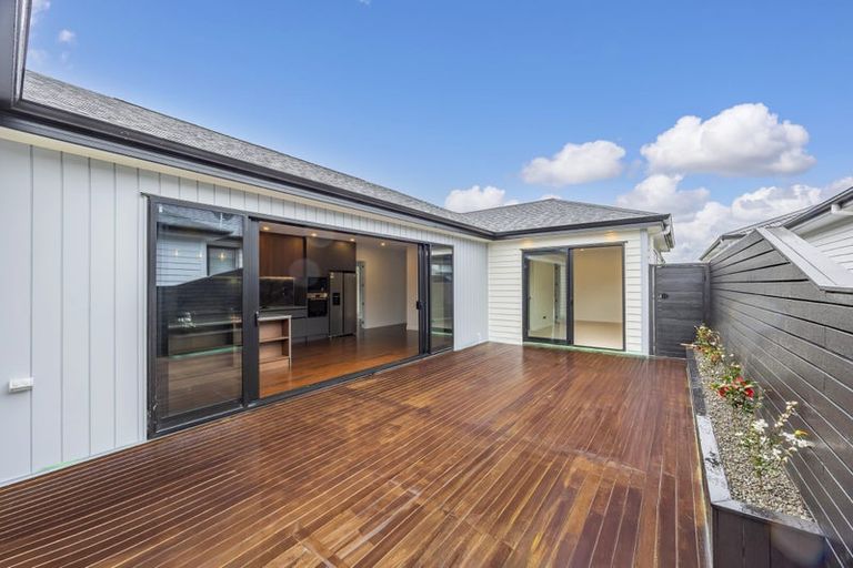 Photo of property in 29 Cara Avenue, Kumeu, 0810