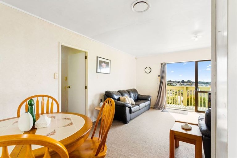 Photo of property in 8 Garton Drive, Massey, Auckland, 0614