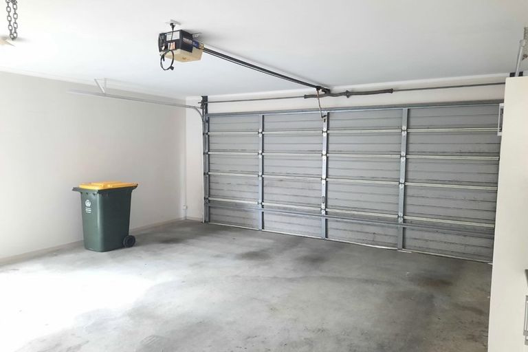 Photo of property in 4 Middlefield Drive, East Tamaki Heights, Auckland, 2016