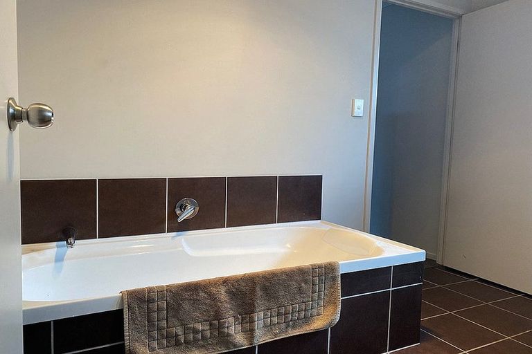 Photo of property in 9a Lawrie Avenue, Pukekohe, 2120