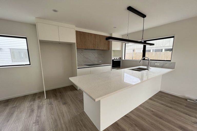 Photo of property in 30a Durham Street, Te Atatu Peninsula, Auckland, 0610