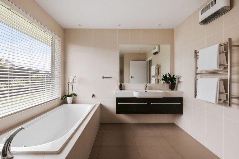 Photo of property in 98 Waikite Road, Welcome Bay, Tauranga, 3175