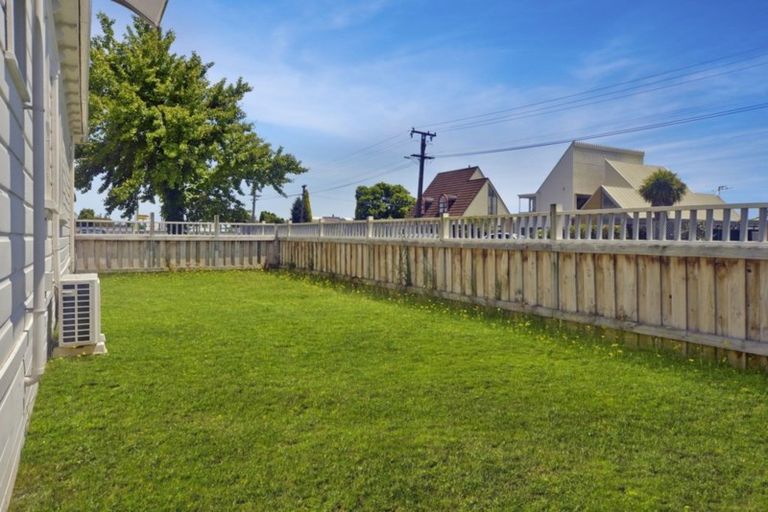 Photo of property in 42 Weraroa Road, Levin, 5510