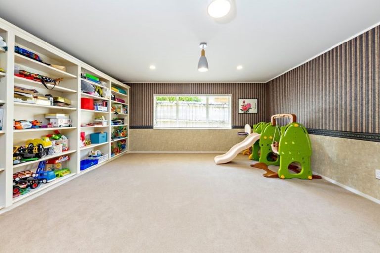 Photo of property in 20 Jane Eyre Drive, Somerville, Auckland, 2014