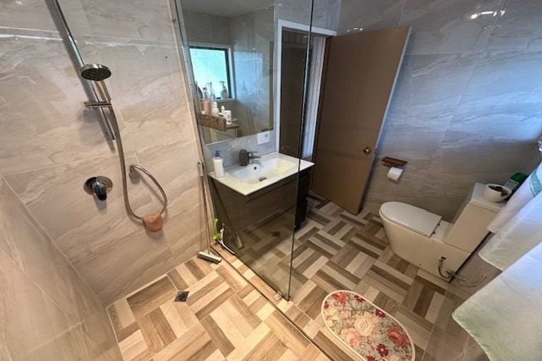 Photo of property in 1/4 Westpark Drive, West Harbour, Auckland, 0618