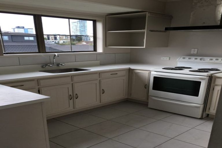 Photo of property in 1/5 Pupuke Road, Takapuna, Auckland, 0622