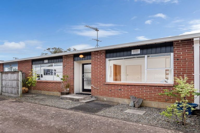Photo of property in 1/29 Gordon Avenue, Forrest Hill, Auckland, 0620