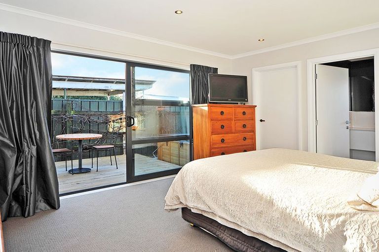 Photo of property in 15 Trump Place, Kelvin Grove, Palmerston North, 4414