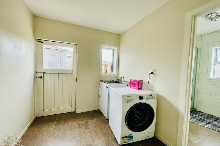 Photo of property in 20a Boundary Road, Blockhouse Bay, Auckland, 0600