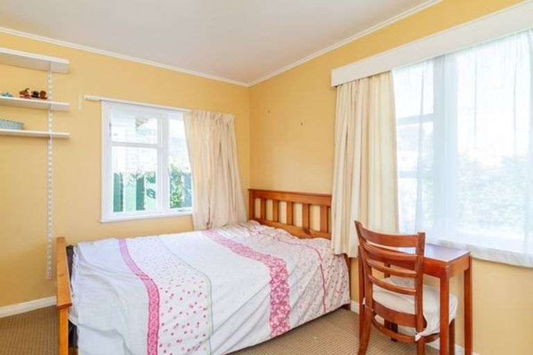 Photo of property in 27 Guthrie Street, Waterloo, Lower Hutt, 5011