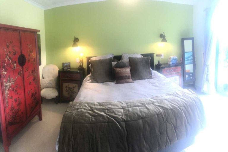 Photo of property in 2 Te Ara Karoiroa Road, Hurford, New Plymouth, 4374