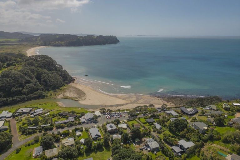 Photo of property in 9 Te Puia Place, Hot Water Beach, 3591