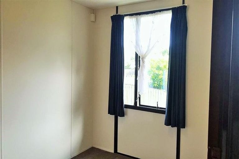 Photo of property in 2/11 Kahikatea Place, Ranui, Auckland, 0612