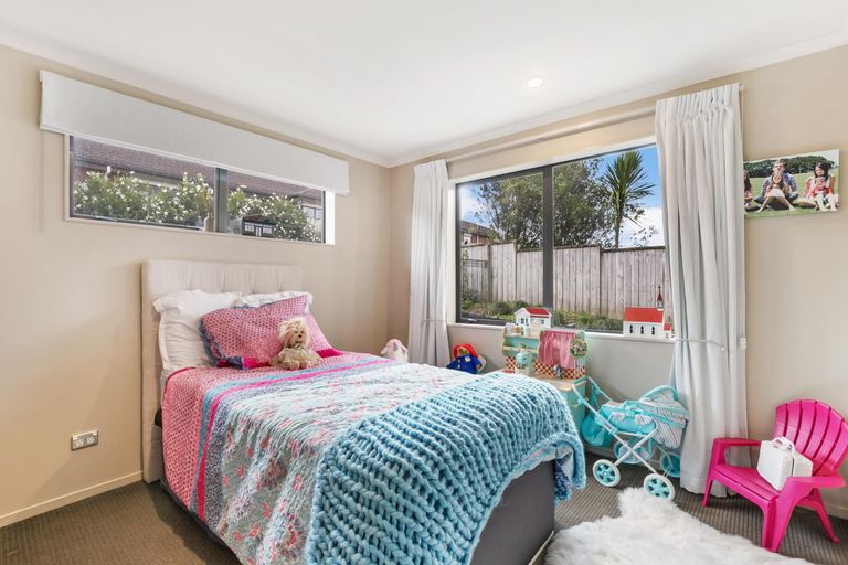 Photo of property in 2 Ellivani Rise, Pukekohe, 2120