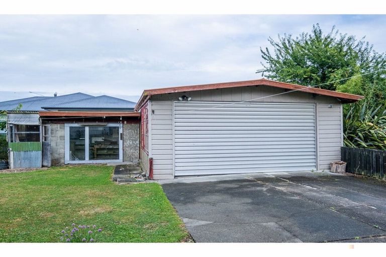 Photo of property in 1 Regent Street, Waimate, 7924
