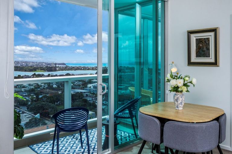 Photo of property in Sentinel Apartments, 1705/3 Northcroft Street, Takapuna, Auckland, 0622