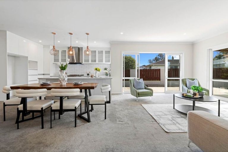 Photo of property in 16a Darren Crescent, Half Moon Bay, Auckland, 2012