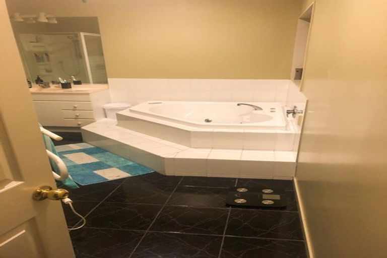 Photo of property in 123 Hobsonville Road, West Harbour, Auckland, 0618