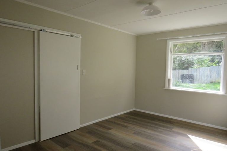 Photo of property in 27 York Place, Cannons Creek, Porirua, 5024