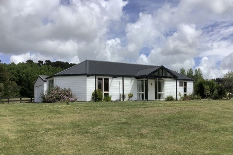 Photo of property in 450 Foxton Shannon Road, Foxton, 4893