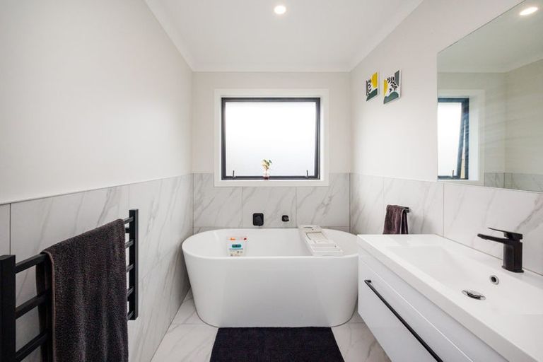 Photo of property in 8 Henty Lane, Marton, 4710