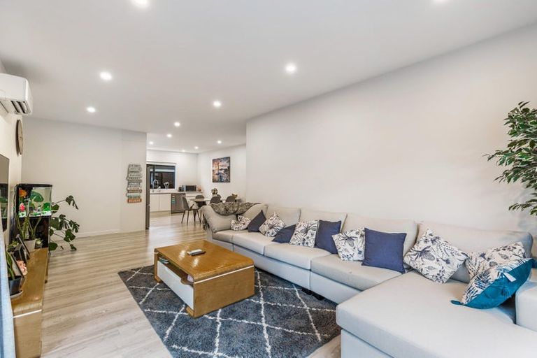 Photo of property in 79 Nobilo Road, Kumeu, 0810