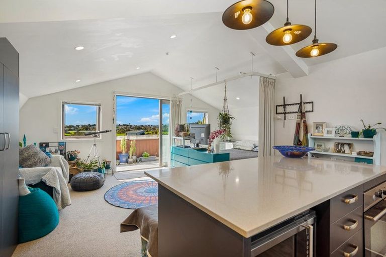 Photo of property in 12a Matai Road, Stanmore Bay, Whangaparaoa, 0932