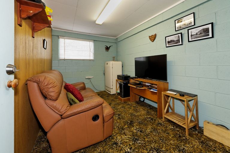 Photo of property in 2 Hilling Street, Titirangi, Auckland, 0604