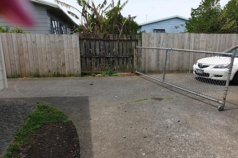 Photo of property in 2/27 Templeton Place, Clendon Park, Auckland, 2103