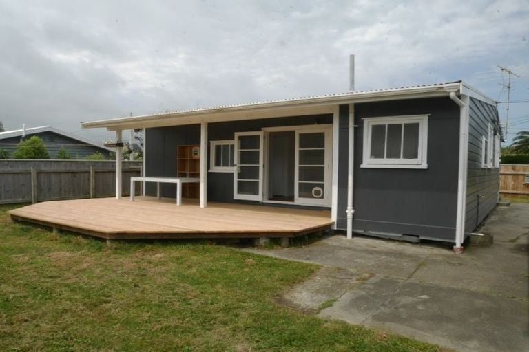 Photo of property in 17 Hemara Street, Waikanae Beach, Waikanae, 5036