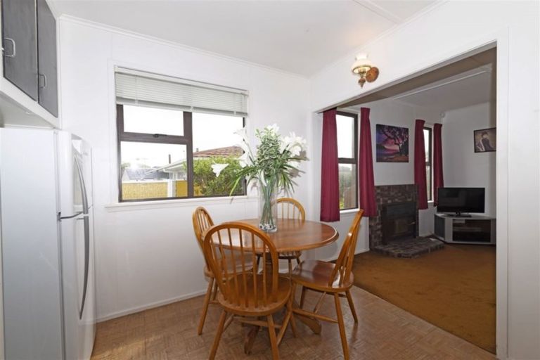 Photo of property in 86 Flanshaw Road, Te Atatu South, Auckland, 0610