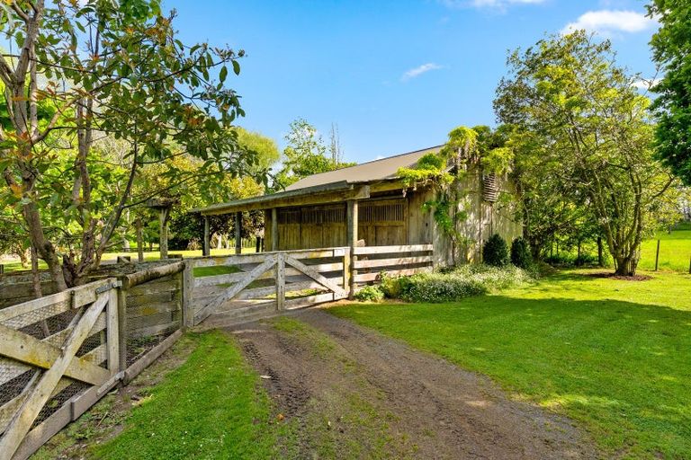 Photo of property in 42 Dysart Lane, Kumeu, 0891