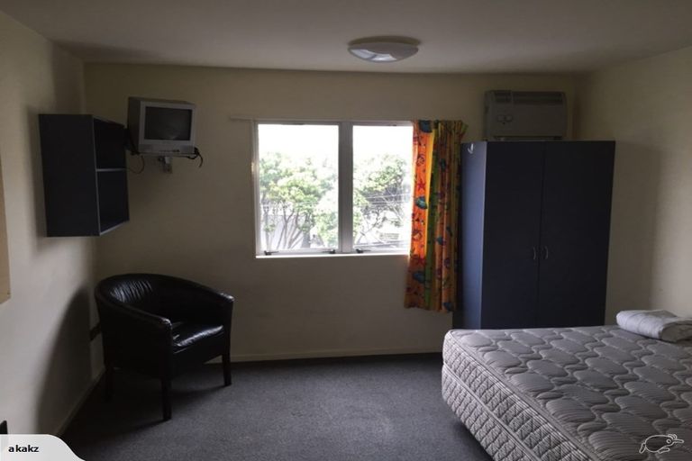 Photo of property in Basin Reserve Complex, 10/4 Sussex Street, Mount Cook, Wellington, 6021