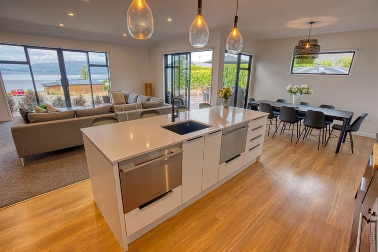 Photo of property in 1 Koe Street, Moana, 7872