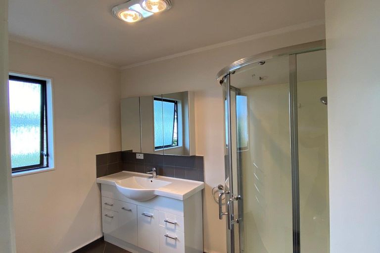 Photo of property in 12a Tamaki Bay Drive, Pakuranga, Auckland, 2010