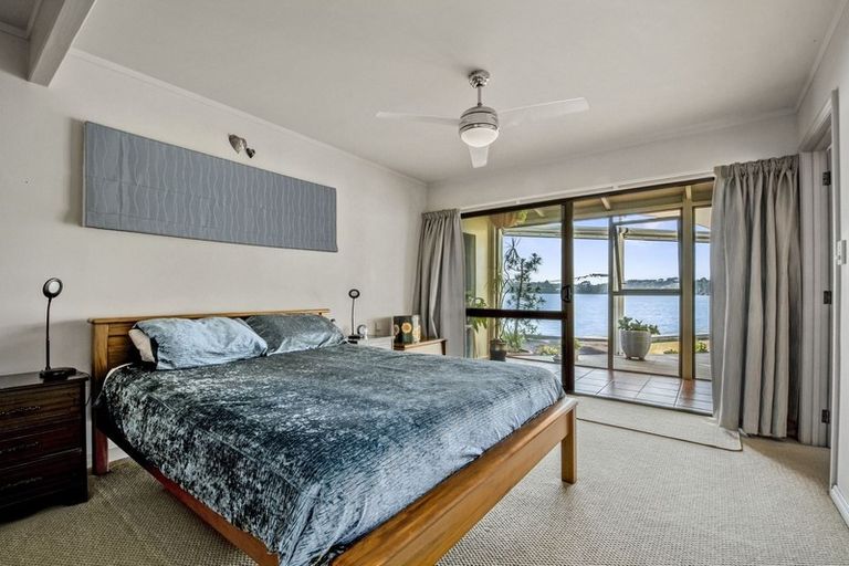 Photo of property in 68 The Terrace, Herald Island, Auckland, 0618