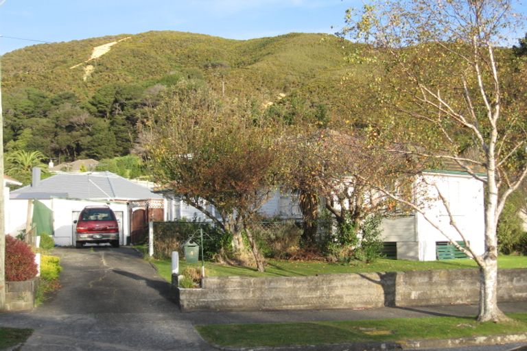 Photo of property in 4 Prouse Crescent, Naenae, Lower Hutt, 5011